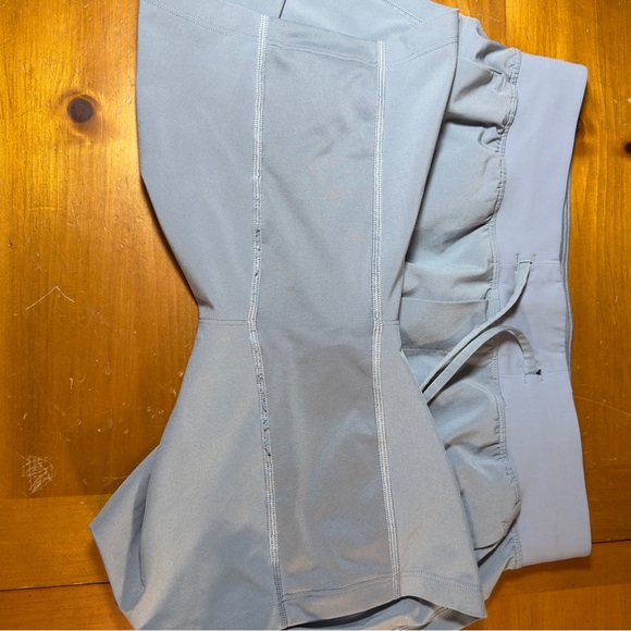 Lululemon Men's Light Gray Shorts - Picture 4 of 8